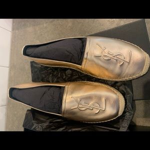 Beautiful NWT Saint Laurent metallic Blush espadrilles